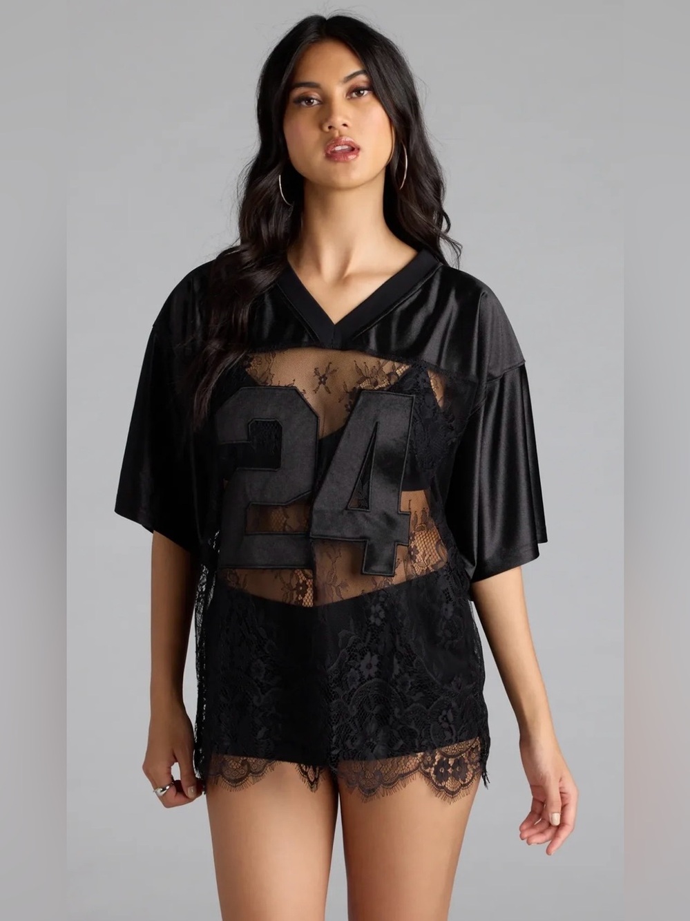 Windsor Sporty Chic Lace V-Neck 24 Graphic Jersey Top Black Size Small Oversized